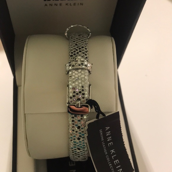 Silver Watch - Picture 3 of 4